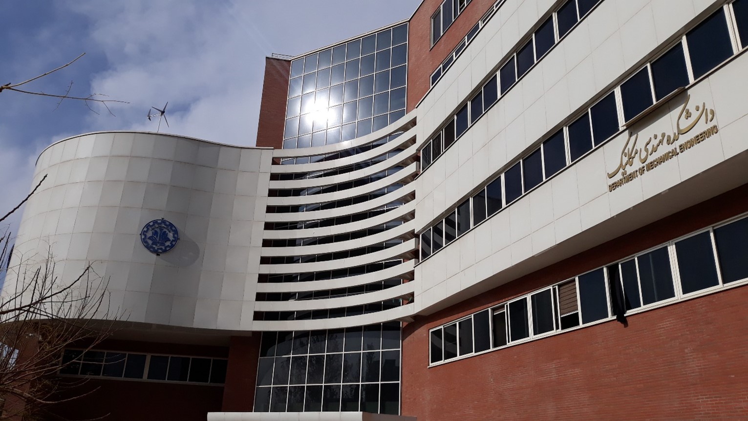 نصب توربین باد در دانشکده مهندسی مکانیک دانشگاه صنعتی شریف